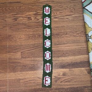 ‎Kitschy vintage “Welcome” Christmas banner